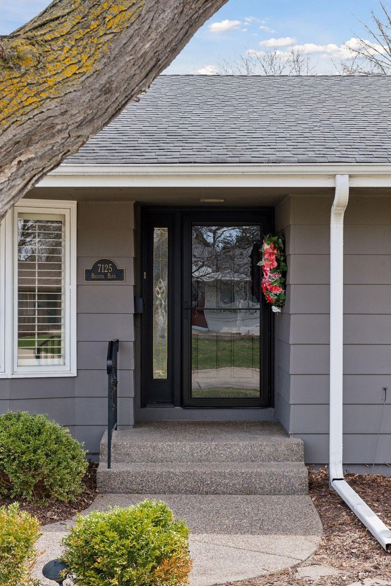 7125 Bristol Blvd, Edina, MN 55435