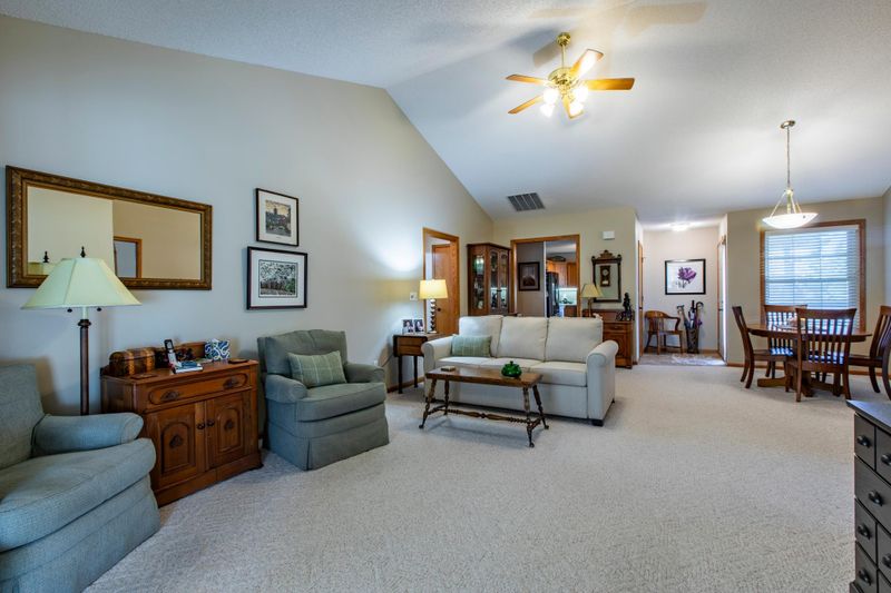 2724 NE Century Ct NE, Rochester, MN 55906