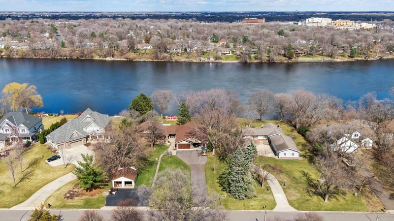 925 Bradford Ave, Champlin, MN 55316