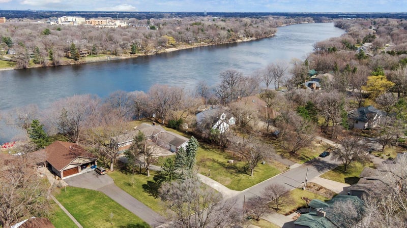 925 Bradford Ave, Champlin, MN 55316