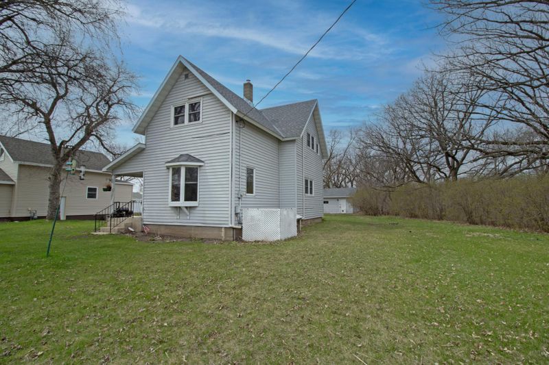 117 Lake Ave N, Paynesville, MN 56362