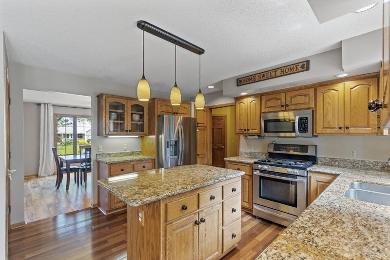 9291 Hillside Trl S, Cottage Grove, MN 55016