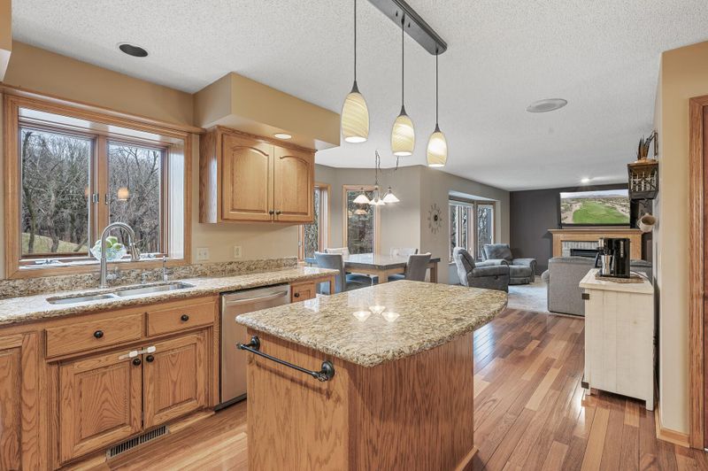 9291 Hillside Trl S, Cottage Grove, MN 55016