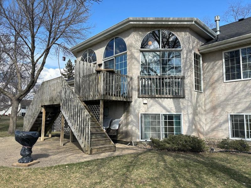 2202 10th Ave SE, Willmar, MN 56201