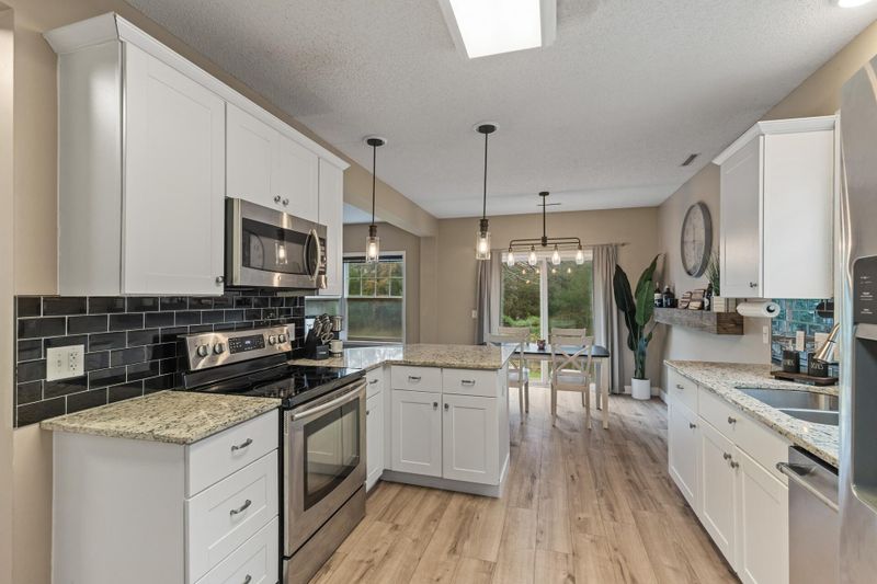 8743 N Bay Dr, Chanhassen, MN 55317