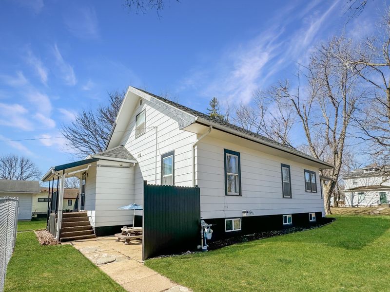 651 Bell Ave, Westbrook, MN 56183