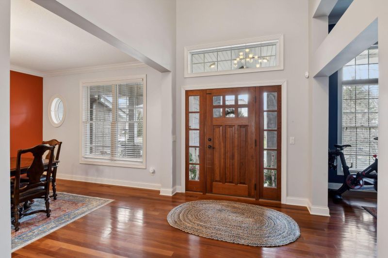 10017 Trails End Rd, Chanhassen, MN 55317