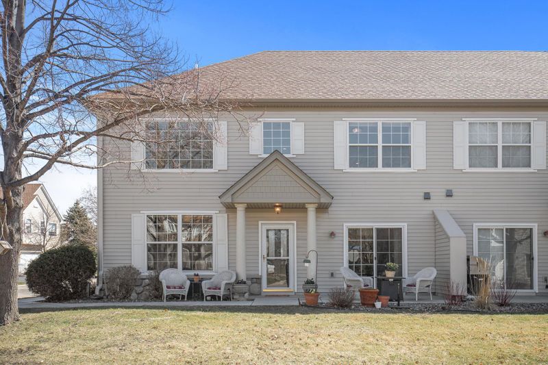 2031 Blue Sage Ln E, Chanhassen, MN 55317