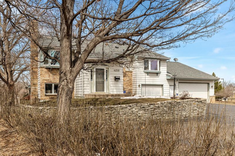 4210 Lake Dr, Robbinsdale, MN 55422