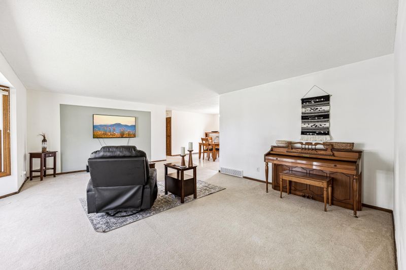 960 Hazel St, River Falls, WI 54022
