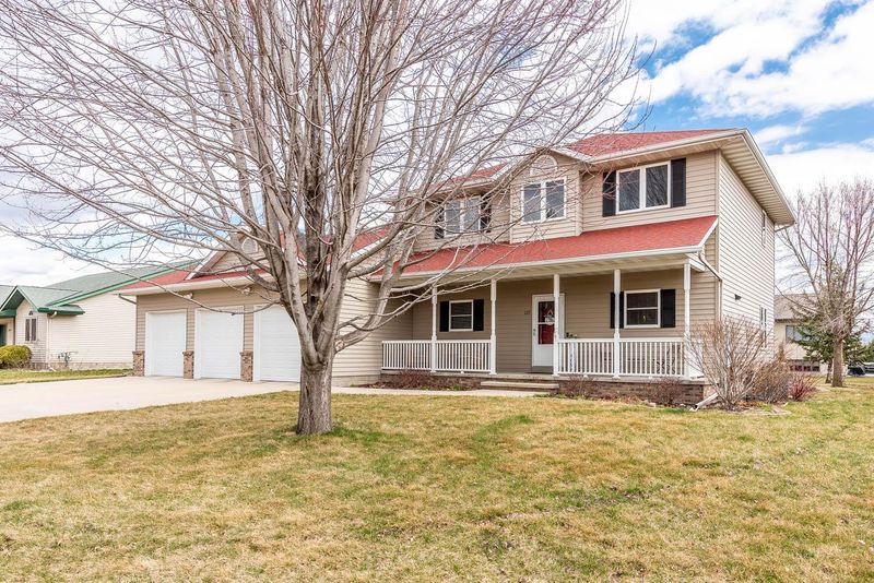 227 Woodhaven Ln, Mankato, MN 56001