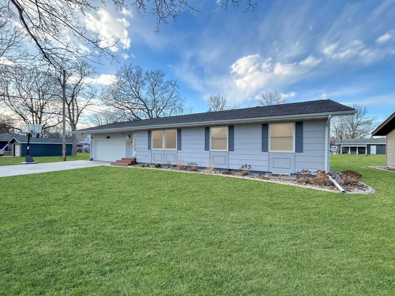 1307 E Sheridan Ave, Montevideo, MN 56265