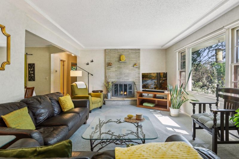 8410 E River Rd NW, Minneapolis, MN 55433