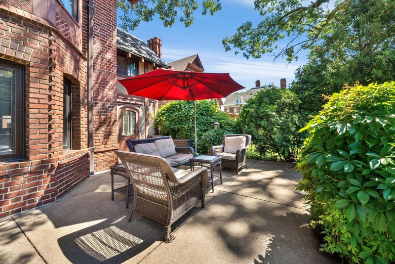 485 Summit Ave, Saint Paul, MN 55102