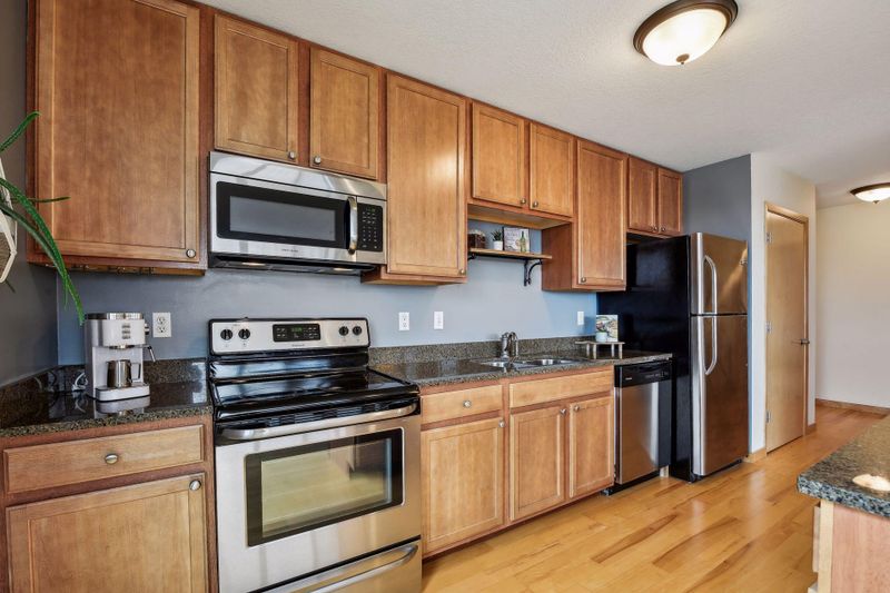 1502 5th St N #201, Hopkins, MN 55305