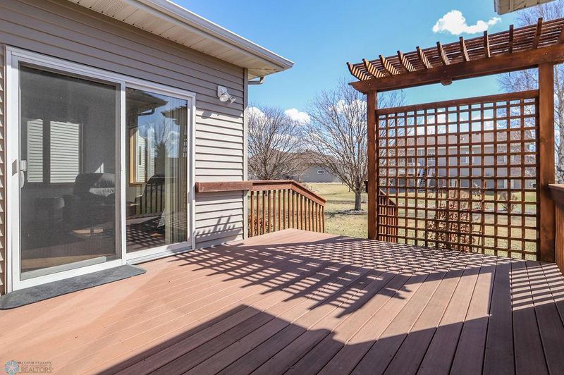 653 43rd Ave S, Moorhead, MN 56560