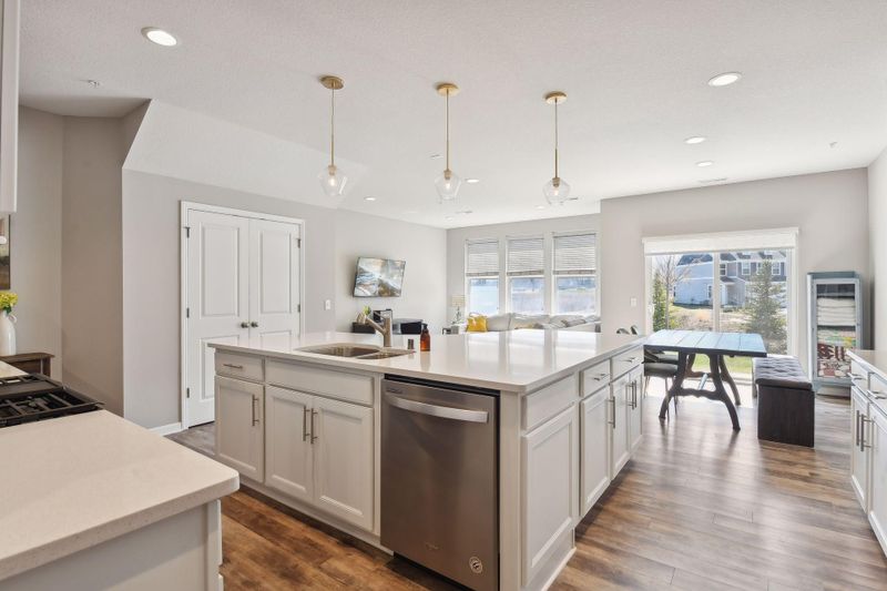 719 Maggie Way, Chanhassen, MN 55317