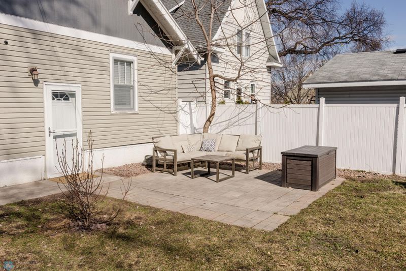 520 9th St N, Moorhead, MN 56560