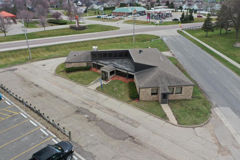 275 1st St SW, Plainview, MN 55964