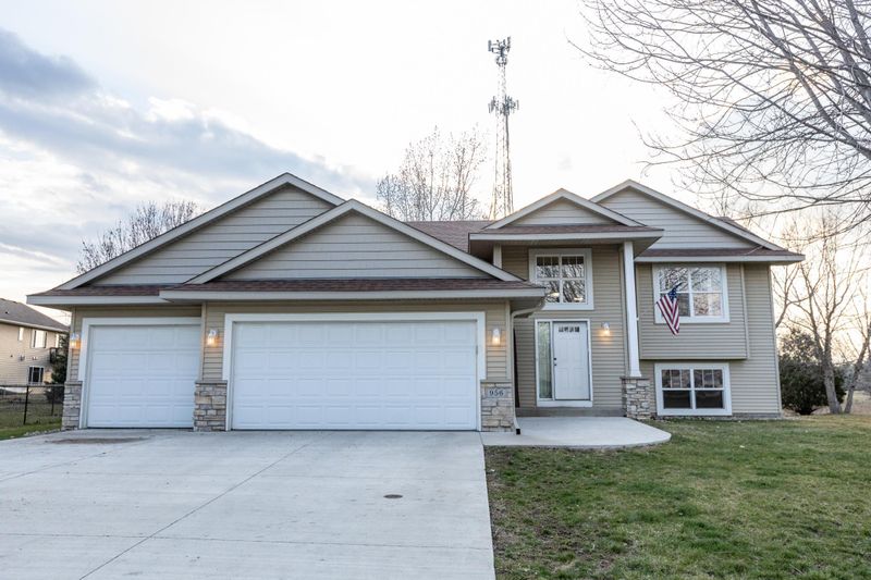 956 S Cedar St, Belle Plaine, MN 56011