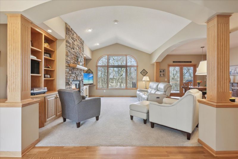 10442 Matthew Dr, Chisago City, MN 55013