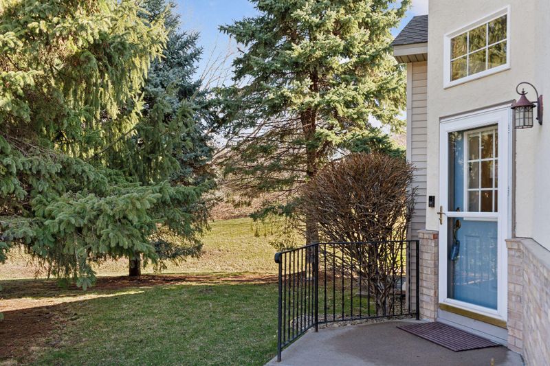 3783 Burgundy Dr, Eagan, MN 55122