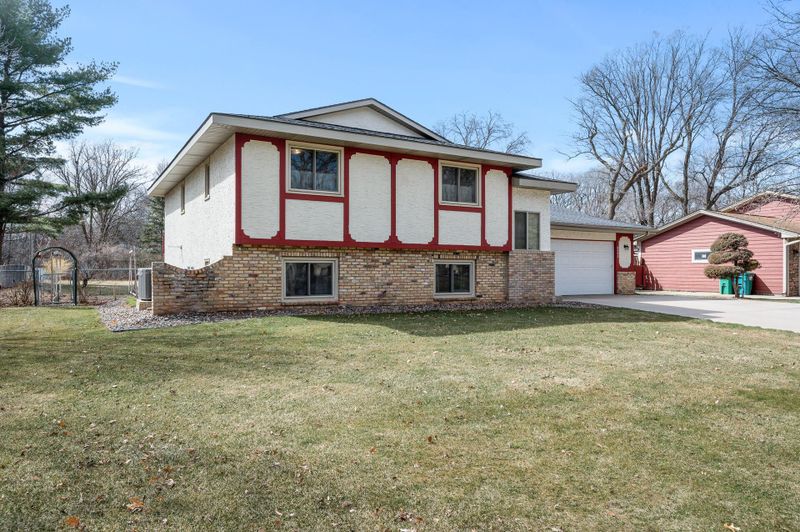 8392 Fairchild Ave, Mounds View, MN 55112