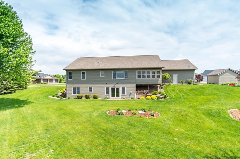 N7005 Acorn St, Holmen, WI 54636