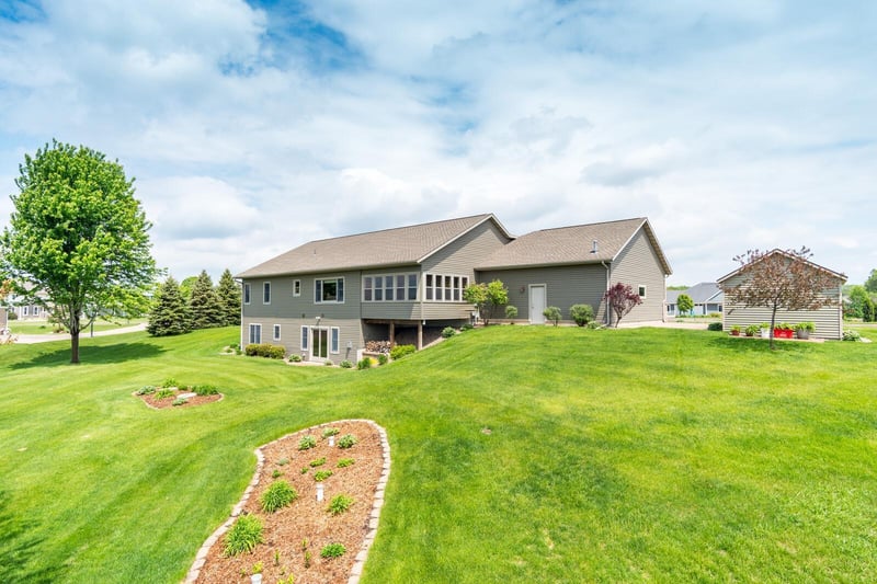 N7005 Acorn St, Holmen, WI 54636