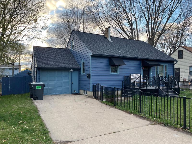915 16th Ave NE, Rochester, MN 55906