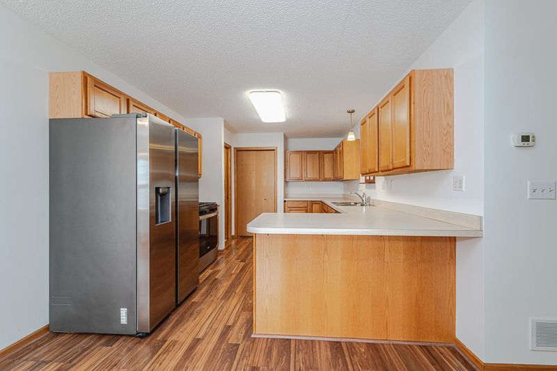 5432 Saxony Ct, North Saint Paul, MN 55110