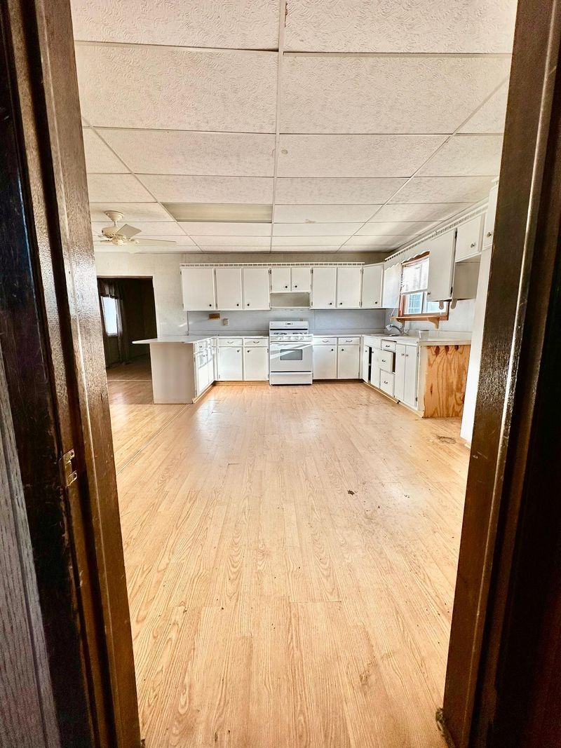 477 1st Ave SE, Wells, MN 56097