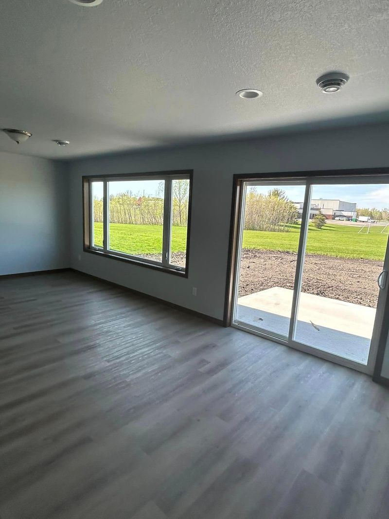401 22nd Ave NW, Waseca, MN 56093