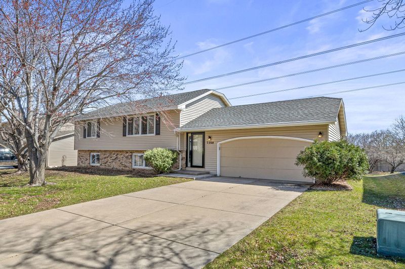 7208 Vinewood Ln N, Maple Grove, MN 55311