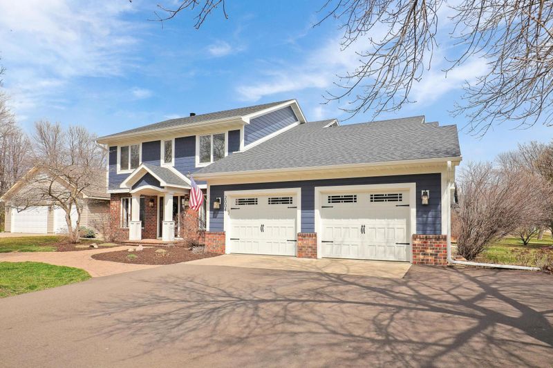 2004 Scarborough Ct, Chaska, MN 55318