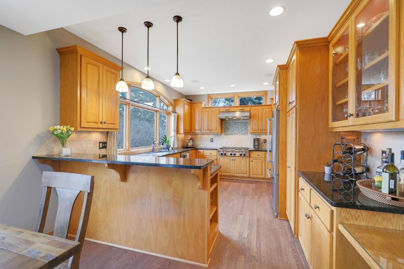 2004 Scarborough Ct, Chaska, MN 55318