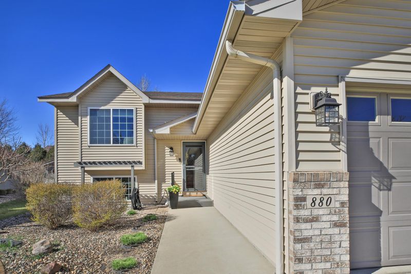 880 Brook Ln NE, Owatonna, MN 55060