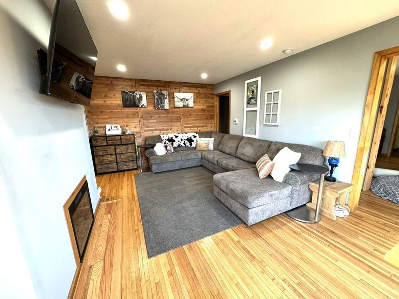 209 S 7th St, Olivia, MN 56277