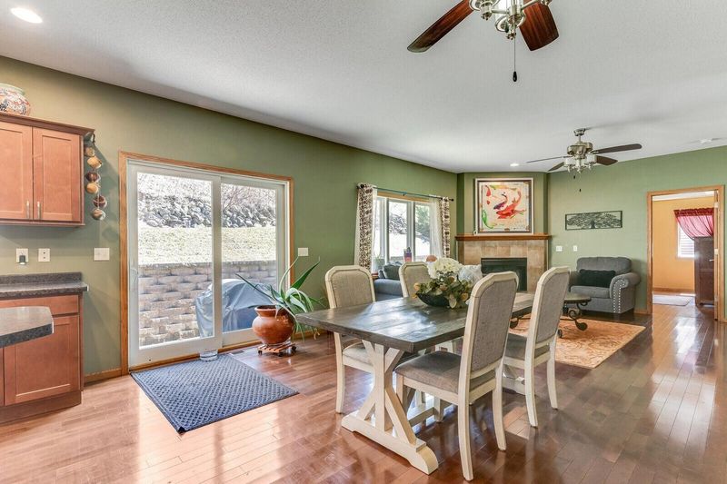 418 Red Apple Dr, La Crescent, MN 55947