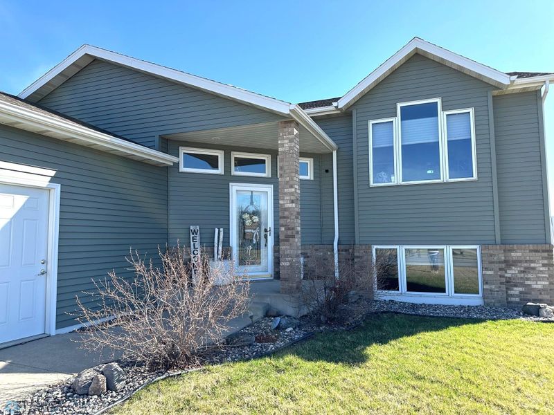 403 Kroshus Dr, Dilworth, MN 56529