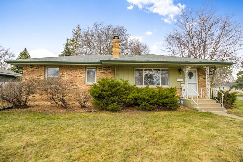 6508 Bethia Ln, Brooklyn Park, MN 55428