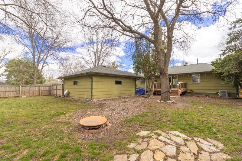 6508 Bethia Ln, Brooklyn Park, MN 55428