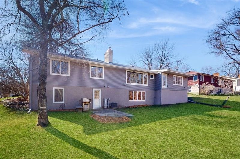 4909 Royal Oaks Dr, Minnetonka, MN 55343