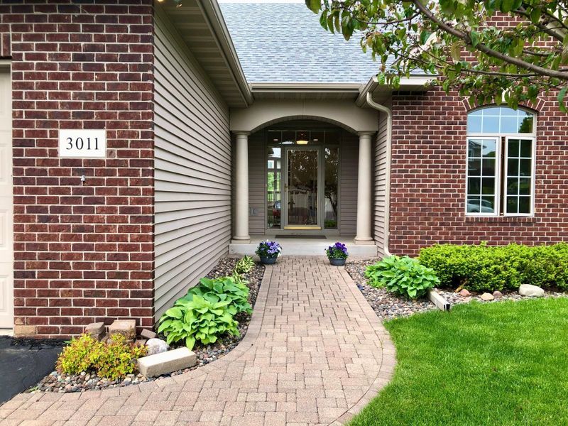 3011 Duluth St, Maplewood, MN 55109