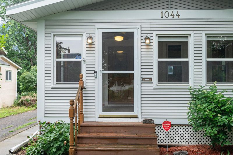 1044 Avon St N, Saint Paul, MN 55103