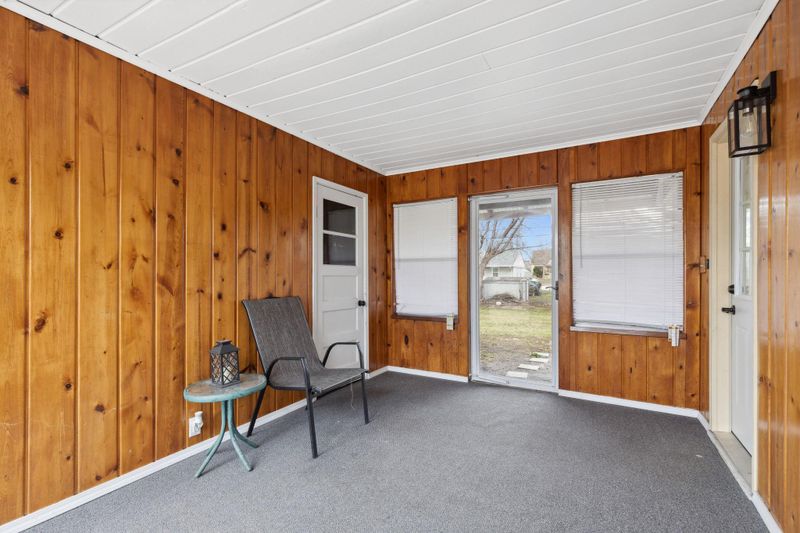 5352 Lakeside Ave N, Crystal, MN 55429