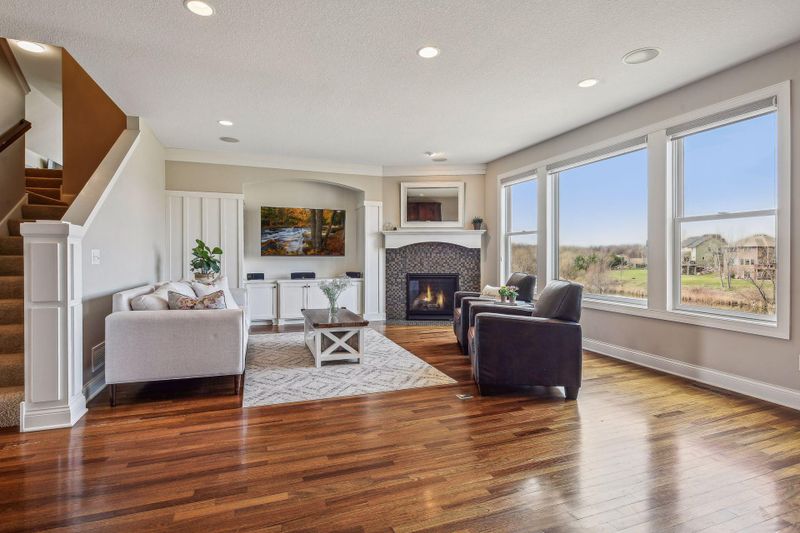 8910 Highview Ct, Victoria, MN 55386