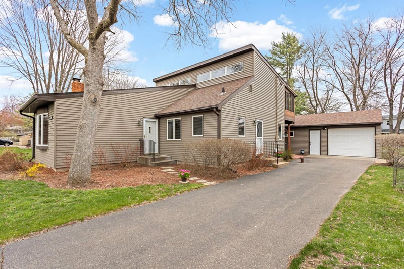 421 5th St, Marine On Saint Croix, MN 55047
