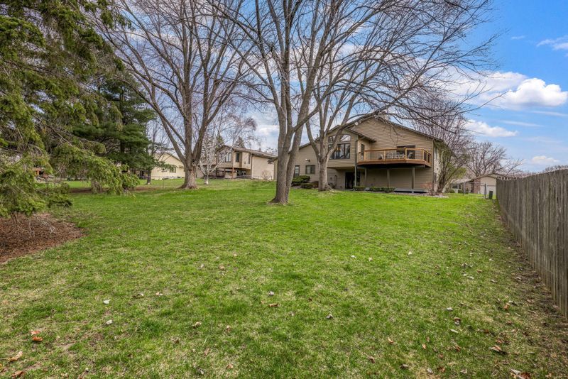 6630 Countryside Dr, Eden Prairie, MN 55346