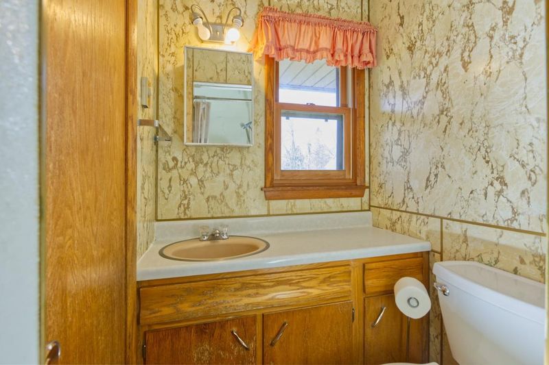 420 16th St E, Glencoe, MN 55336